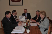 Pierwsze posiedzenie Zarządu Powiatu Słupskiego (od lewej)...