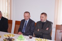 Od lewej: starosta Sławomir Ziemianowicz i konsul...